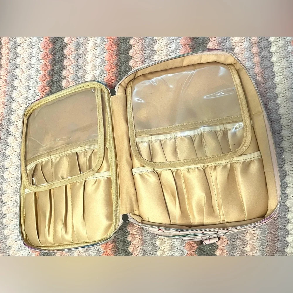 Travel makeup bag